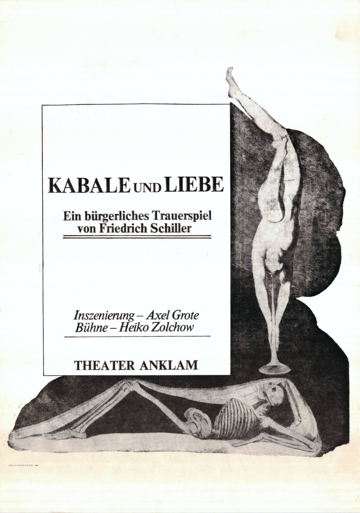 Schwarz-weißes Schriftplakat mit der Abbildung eines liegenden Gerippes und vertikal darüber schwebender Figur mit Heroldstrompete